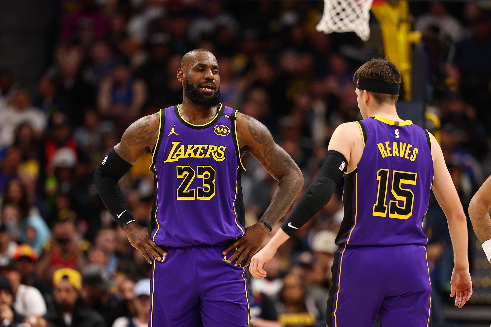 湖人大胜雄鹿，晋级总决赛