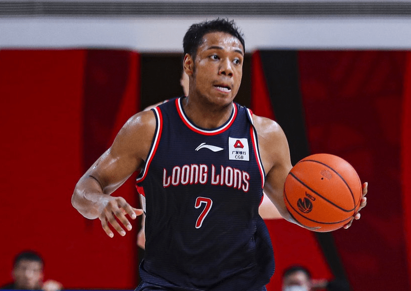 网队后卫表现出色，率队打破对手犯规记录