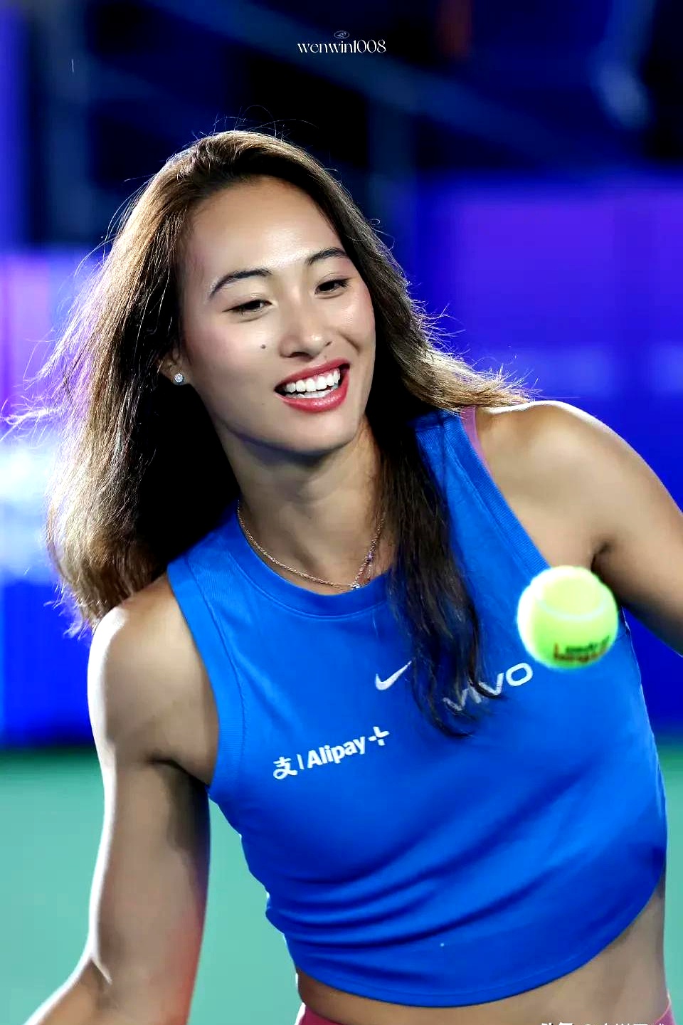 精彩赛事！观众期待着令人心动的瞬间