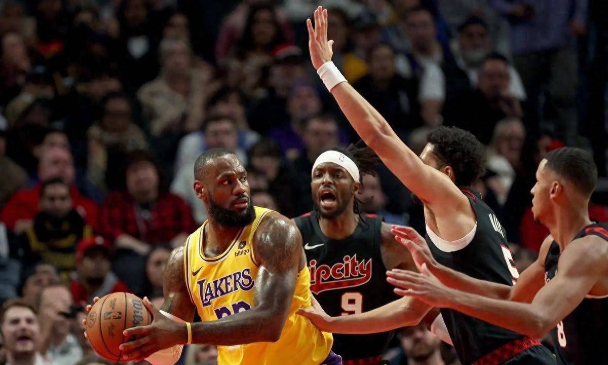 湖人全队合力砍下120分，击败开拓者