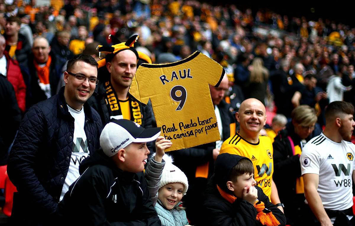 沃尔夫斯堡狼队主场战平，难分胜负