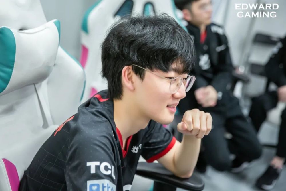 世俱杯冠军-忠诚的金德斯导员带领球队斩获连胜